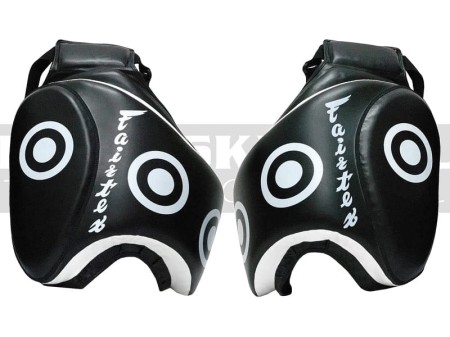TP3-fairtex-ochraniacze-uda-black-white-1.jpg